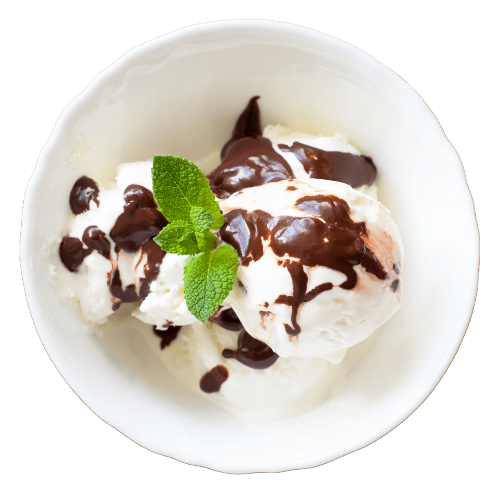 Copa de helado italiano con sirope de chocolate en una pizzería italiana en Fuengirola